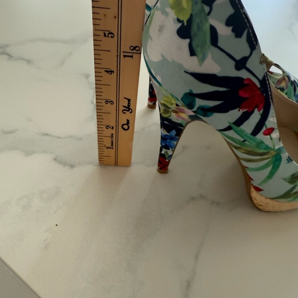 Floral Print Apt. 9 Platform Stiletto shoes and 6 1/2 medium. - Picture 6 of 6